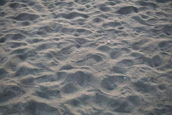 日本の砂浜って、めちゃくちゃ普通で良いよね。